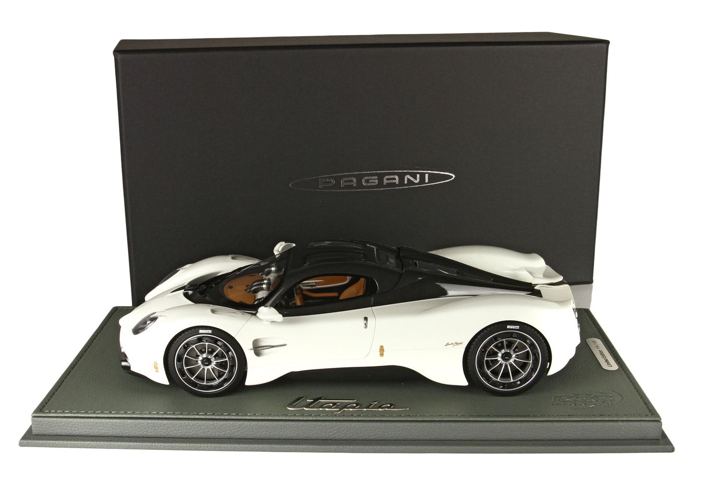 BBR 2022 Pagani Utopia Pearl White with Carbon Fiber Roof WITH DISPLAY 1:18