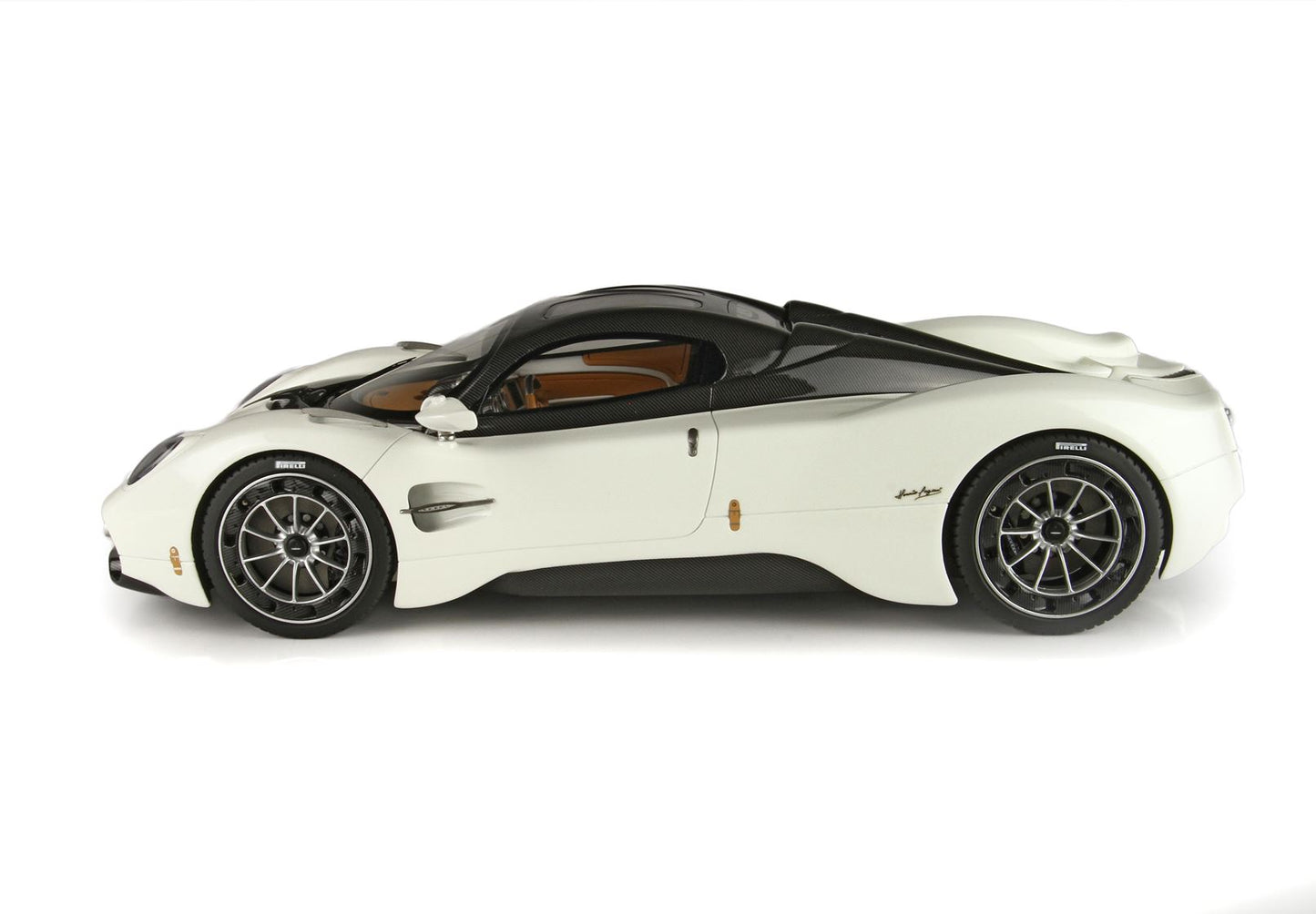 BBR 2022 Pagani Utopia Pearl White with Carbon Fiber Roof WITH DISPLAY 1:18