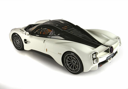 BBR 2022 Pagani Utopia Pearl White with Carbon Fiber Roof WITH DISPLAY 1:18