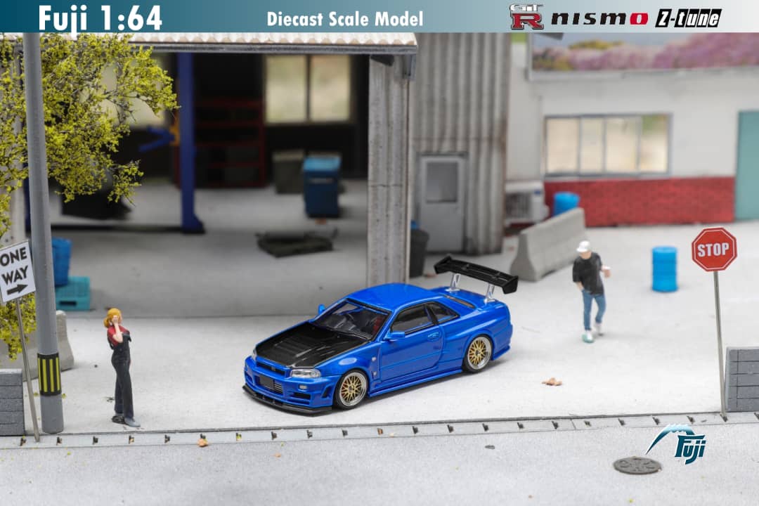 Fuji Nissan Skyline GT-R (R34) Nismo Z-Tune Bayside Blue w/ Carbon Fiber Hood 1:64