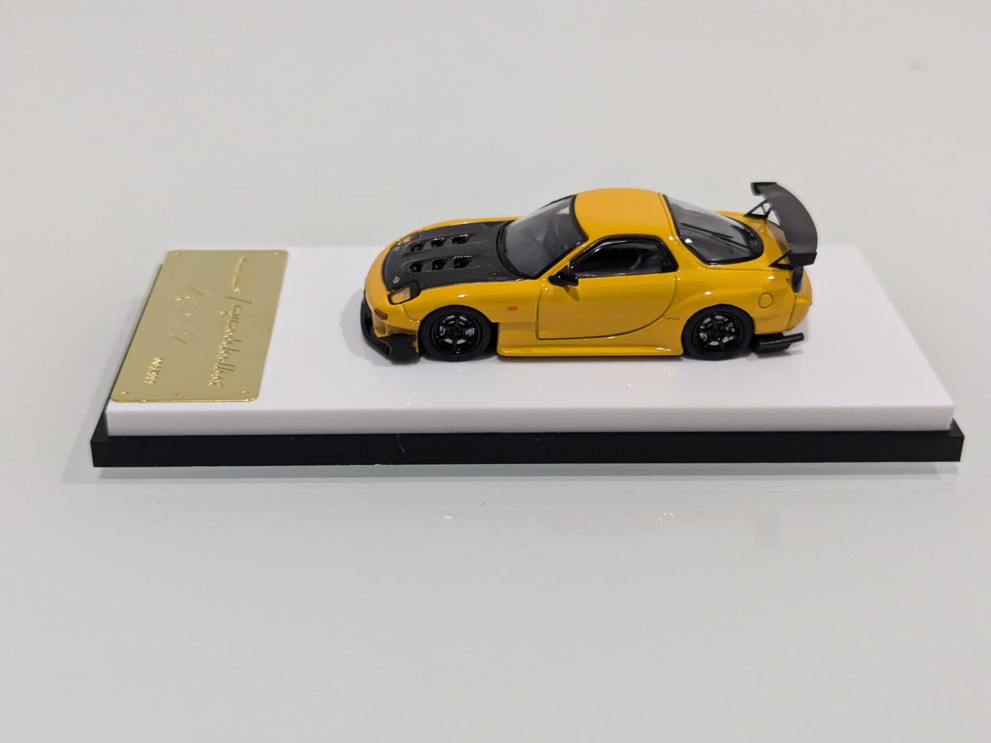 MC (Modelcollect) Mazda RX-7 FD3S Yellow Carbon Cover Livery 1:64