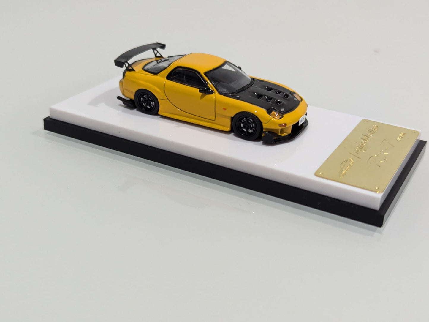 MC (Modelcollect) Mazda RX-7 FD3S Yellow Carbon Cover Livery 1:64