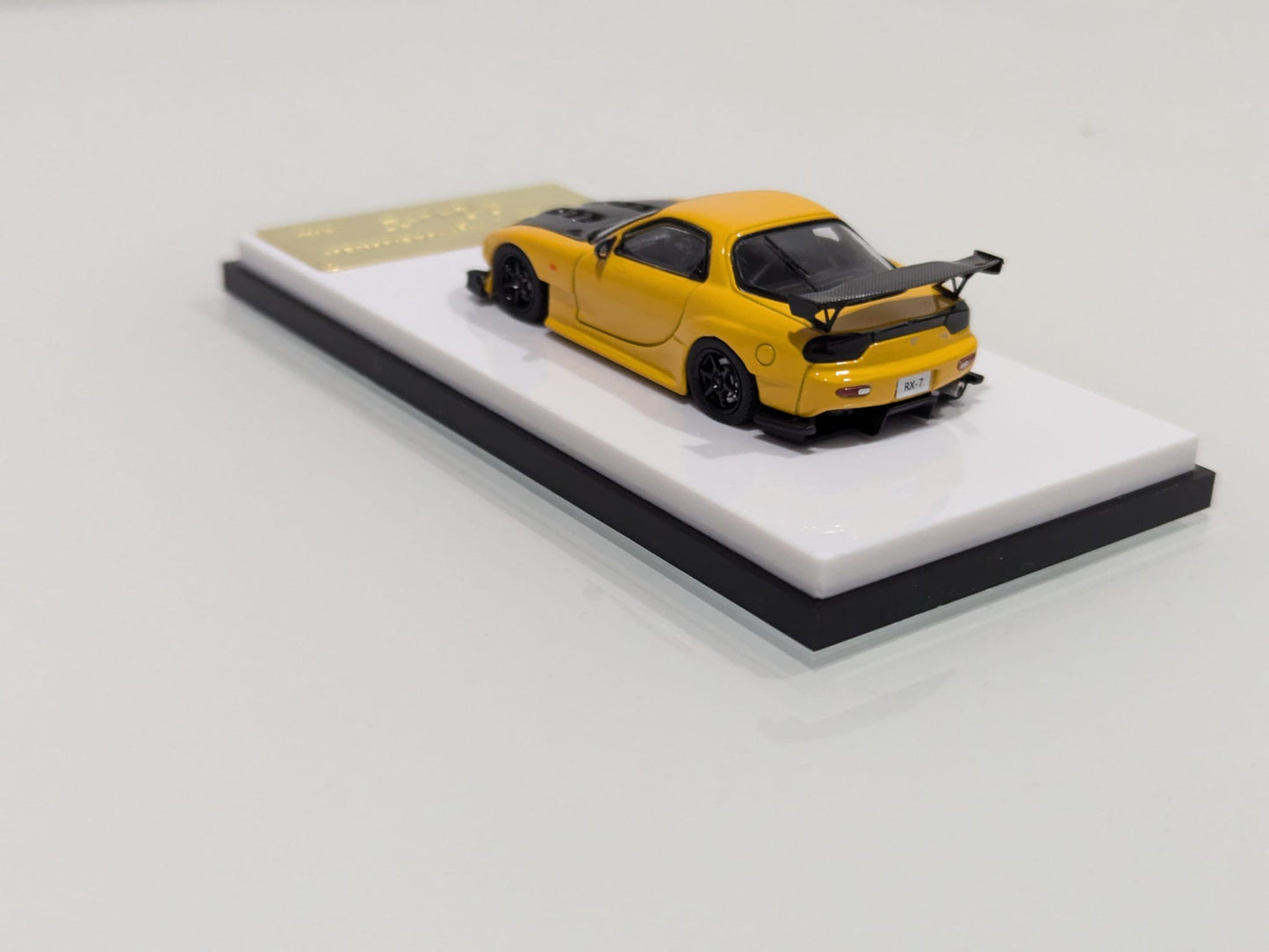 MC (Modelcollect) Mazda RX-7 FD3S Yellow Carbon Cover Livery 1:64