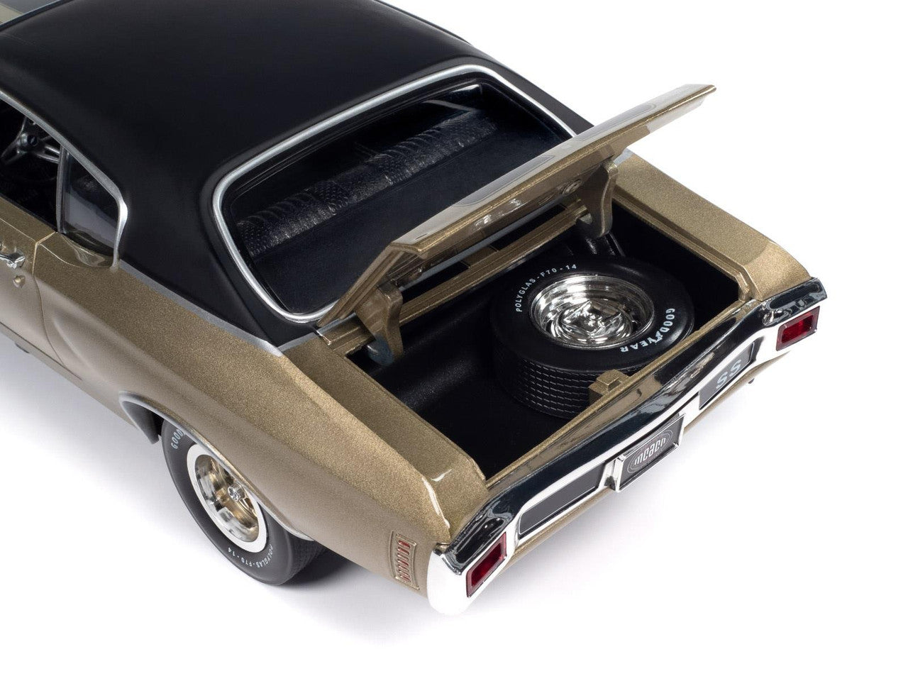 Autoworld 1970 Chevy Chevelle SS MCACN Coupe Centennial Gold 1:18