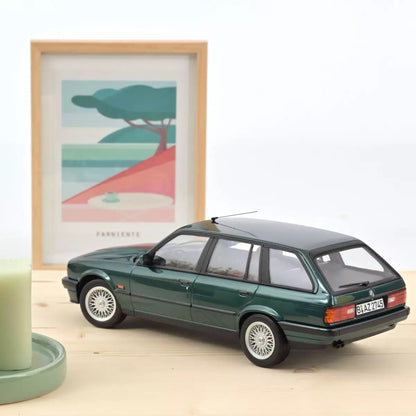 Norev 1:18 1990 BMW 325i Touring Wagon Green Metallic