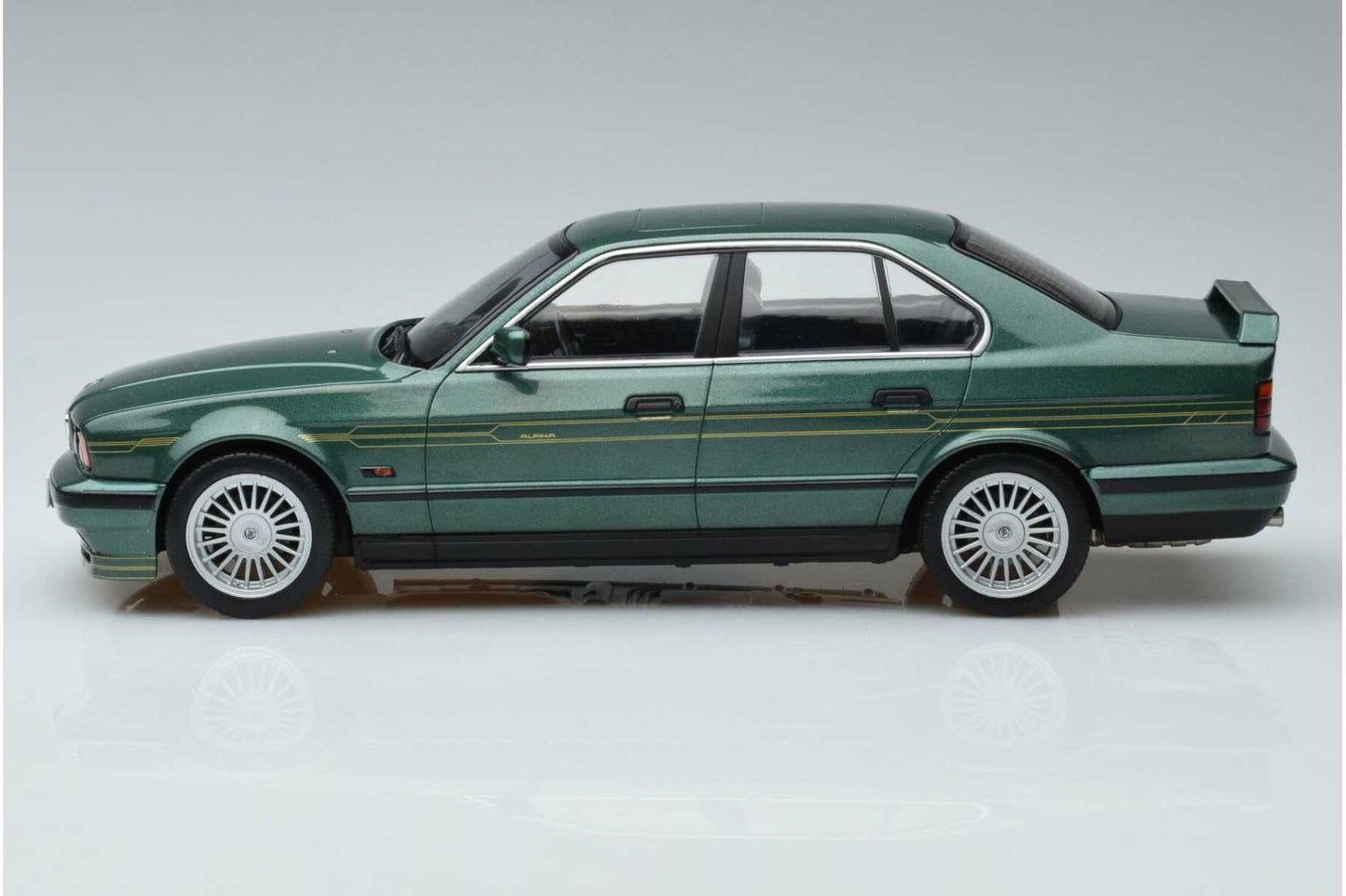 MCG 1994 BMW 5-Series B10 4.6L Alpina (E34) Green 1:18