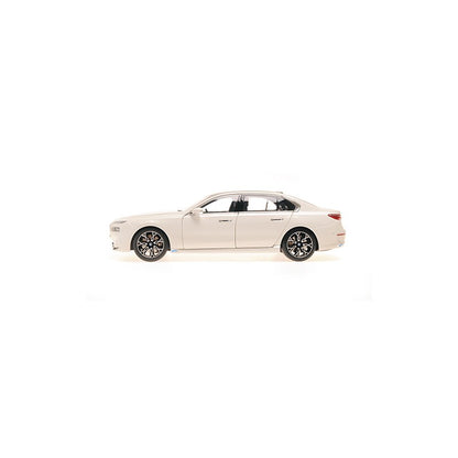 Minichamps 2023 BMW i7 (7 Series) G70 White Metallic 1:18