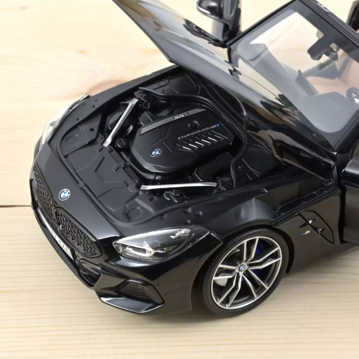 Norev 2019 BMW Z4 Convertible Black Metallic 1:18