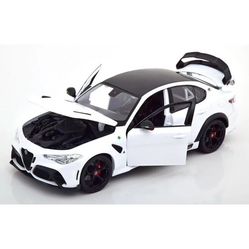 Bburago 2020 Alfa Romeo Giulia GTAm Bianco Trofeo White 1:18