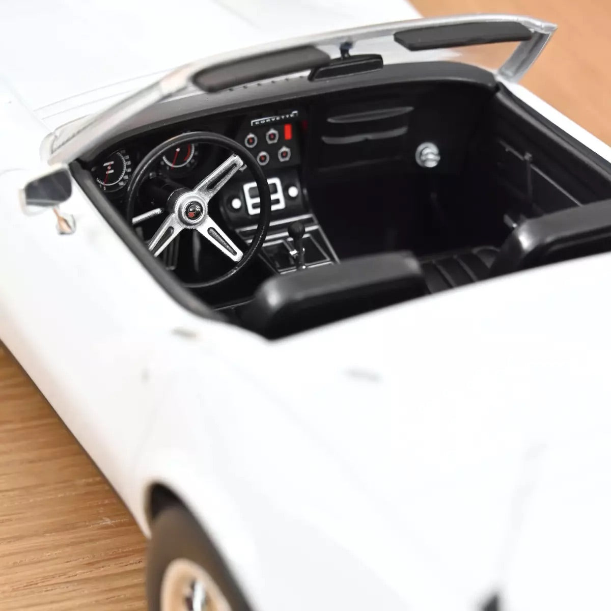 Norev 1969 Chevy Corvette C3 Convertible Can Am White 1:18