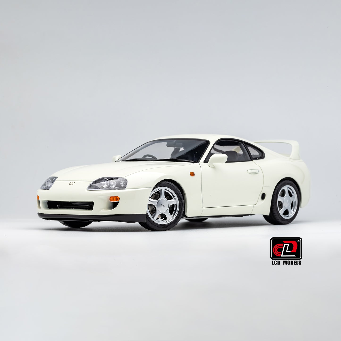 LCD Toyota Supra A80 (White color) *Comes with a lift!!* 1:18