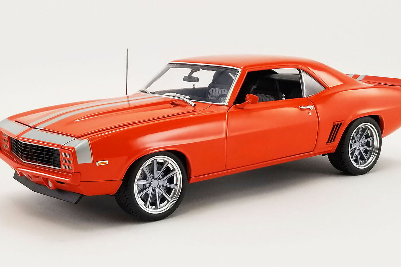 Acme 1969 Chevrolet Camaro Restomod Hugger Orange 1:18