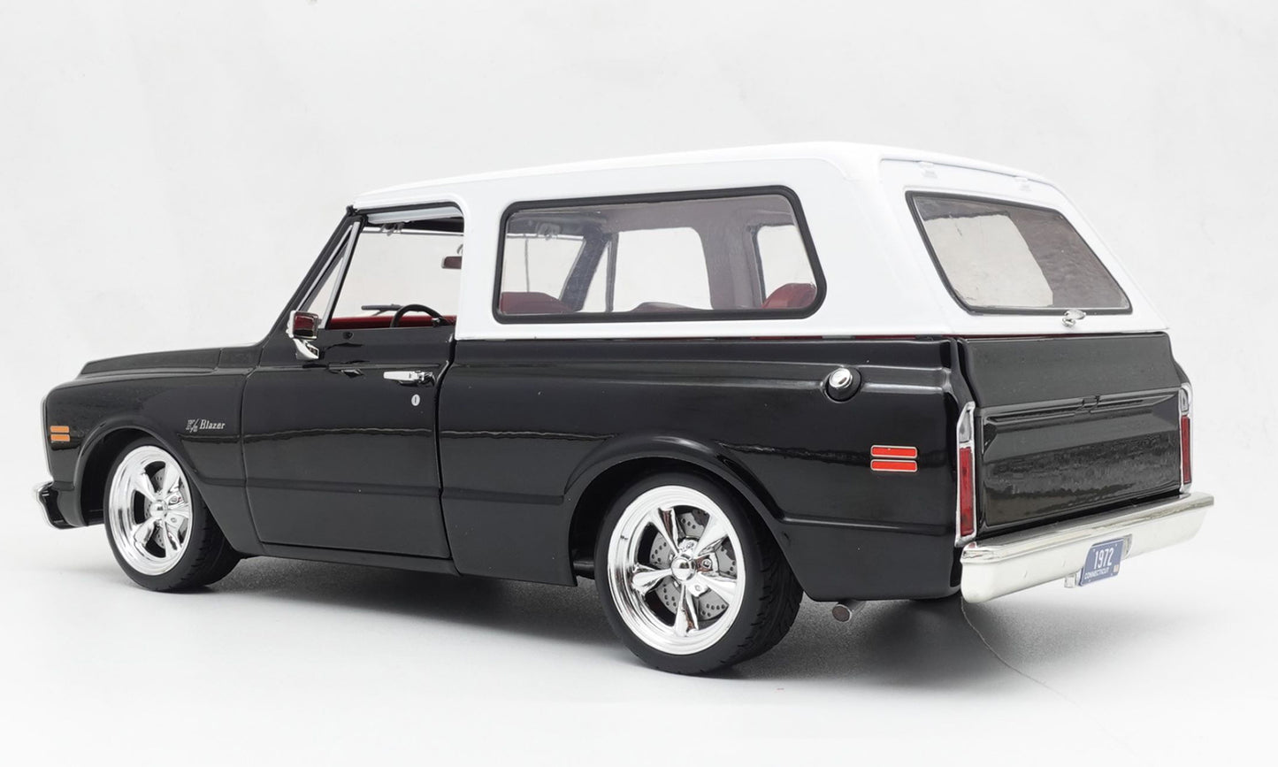 Acme 1972 Chevrolet Blazer 2WD Custom Black w/ White Removable Top 1:18