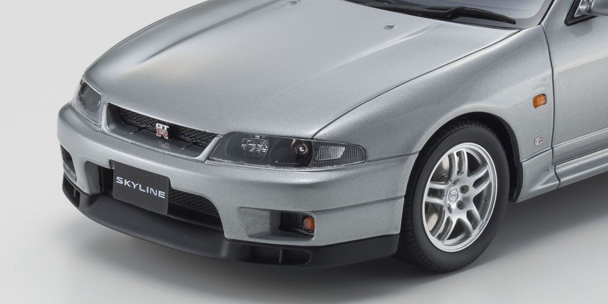 Kyosho 1989 Nissan Skyline GT-R (4-door) Silver 1:18 LIMITED, RESIN, SEALED