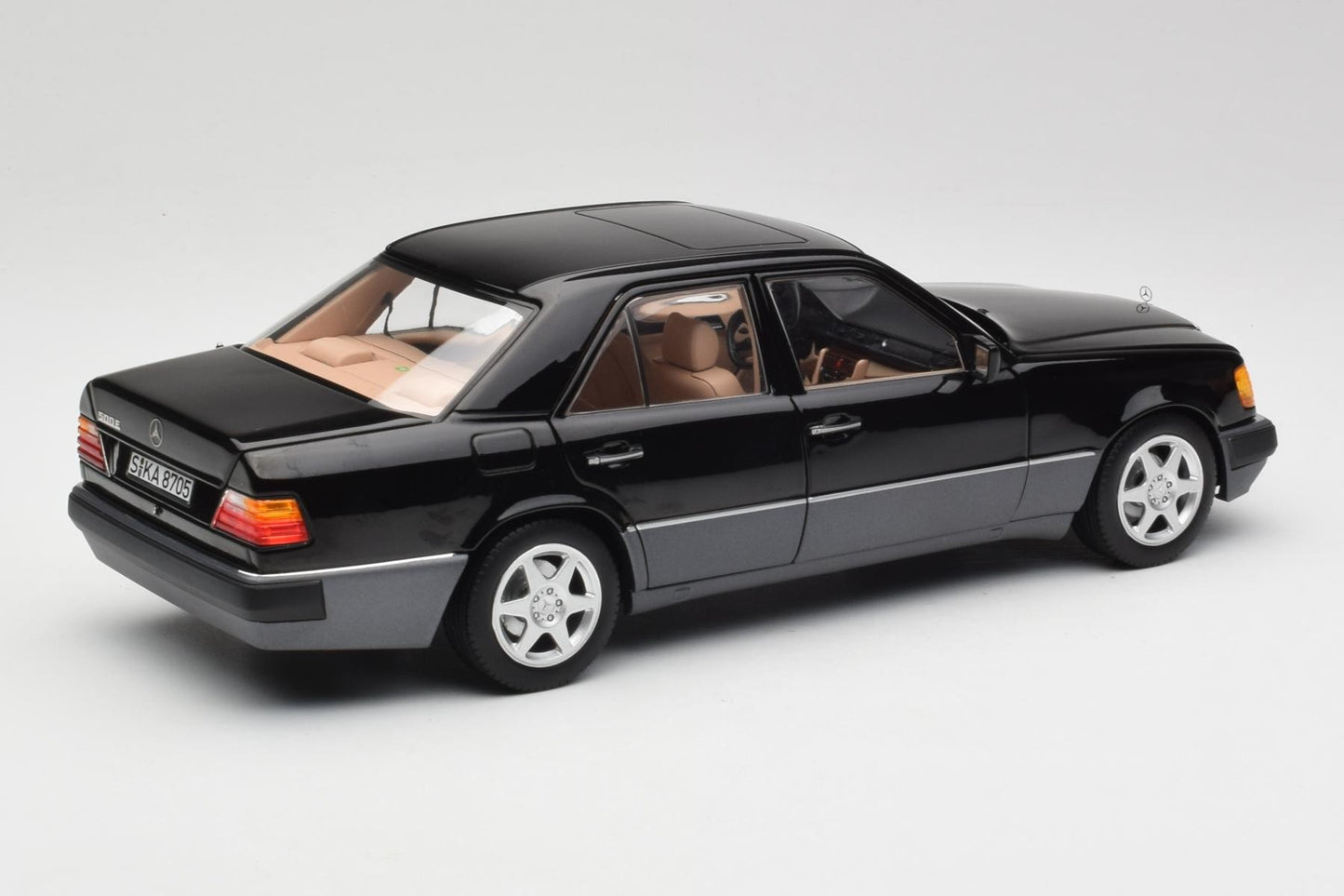 Norev 1990 Mercedes-Benz E Class 500E (W124) Black 1:18