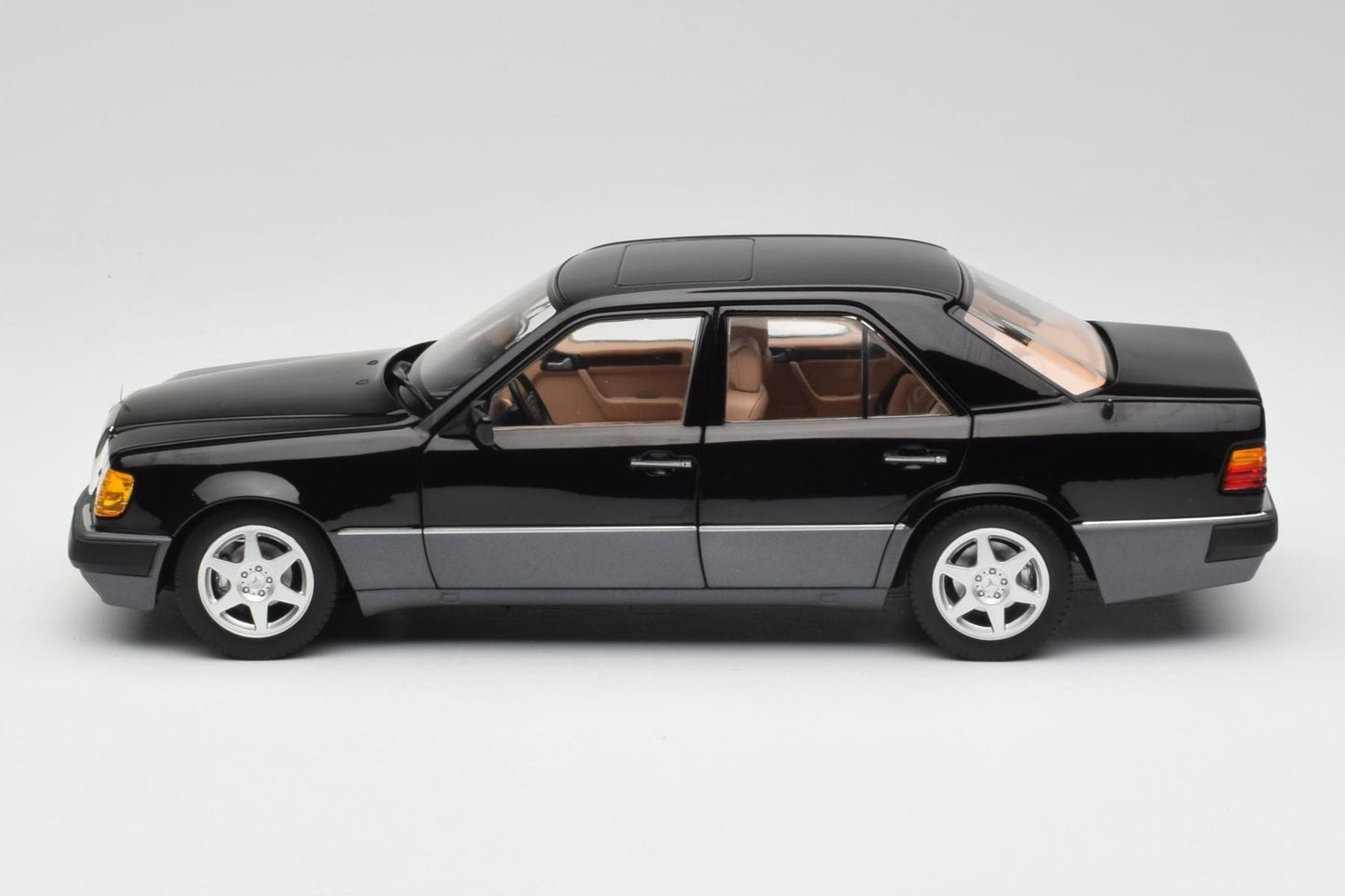 Norev 1990 Mercedes-Benz E Class 500E (W124) Black 1:18