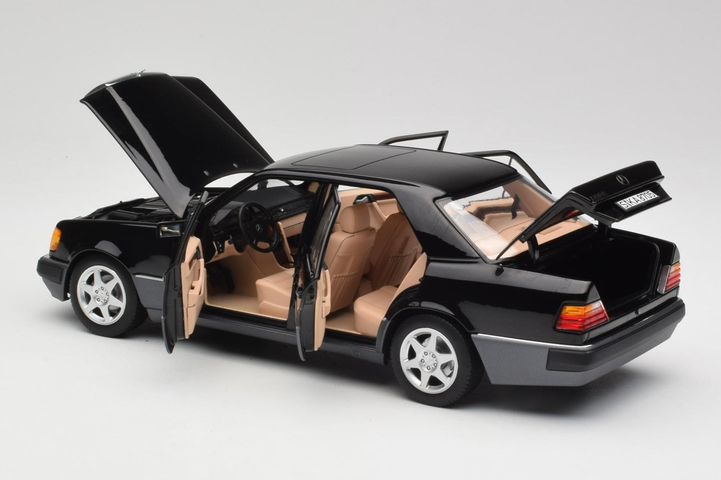 Norev 1990 Mercedes-Benz E Class 500E (W124) Black 1:18