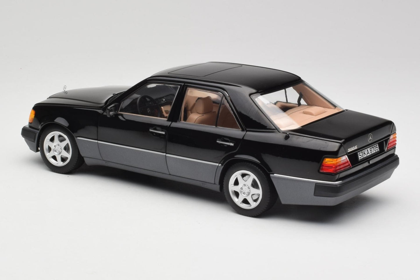 Norev 1990 Mercedes-Benz E Class 500E (W124) Black 1:18