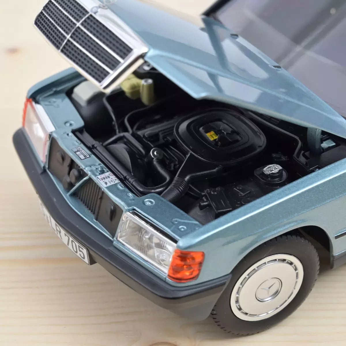 Norev 1984 1:18 Mercedes-Benz 190 E Light Blue