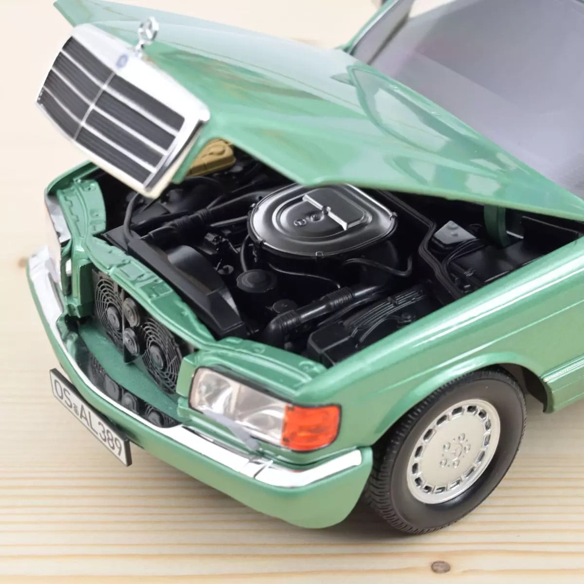 Norev 1991 Mercedes-Benz 560 SEL (W126) Light Green Metallic 1:18