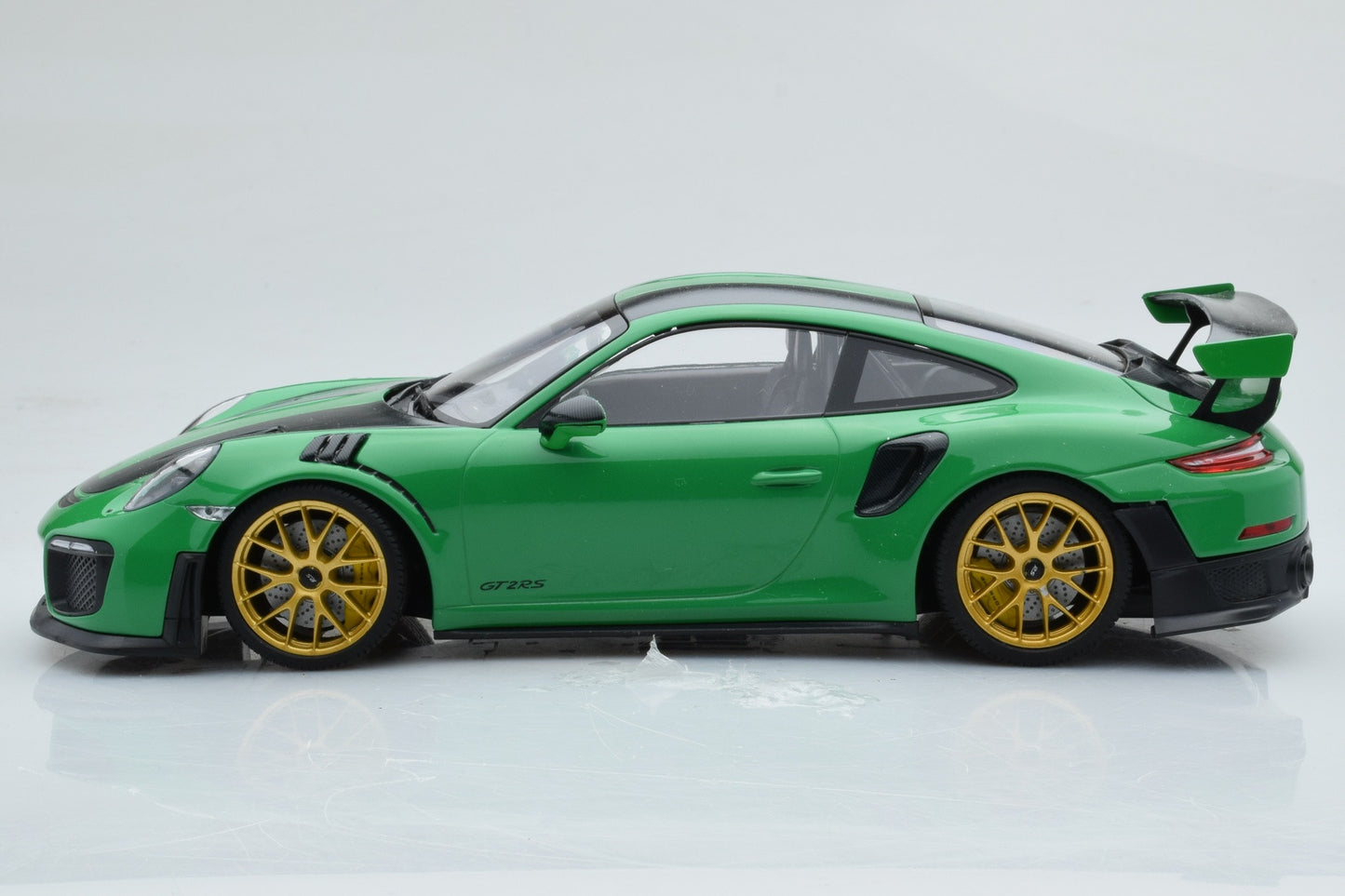 Minichamps 2018 Porsche 911 991.2 GT2 RS Viper Green w/ Weissach Package, Gold Wheels 1:18 SEALED, LIMITED