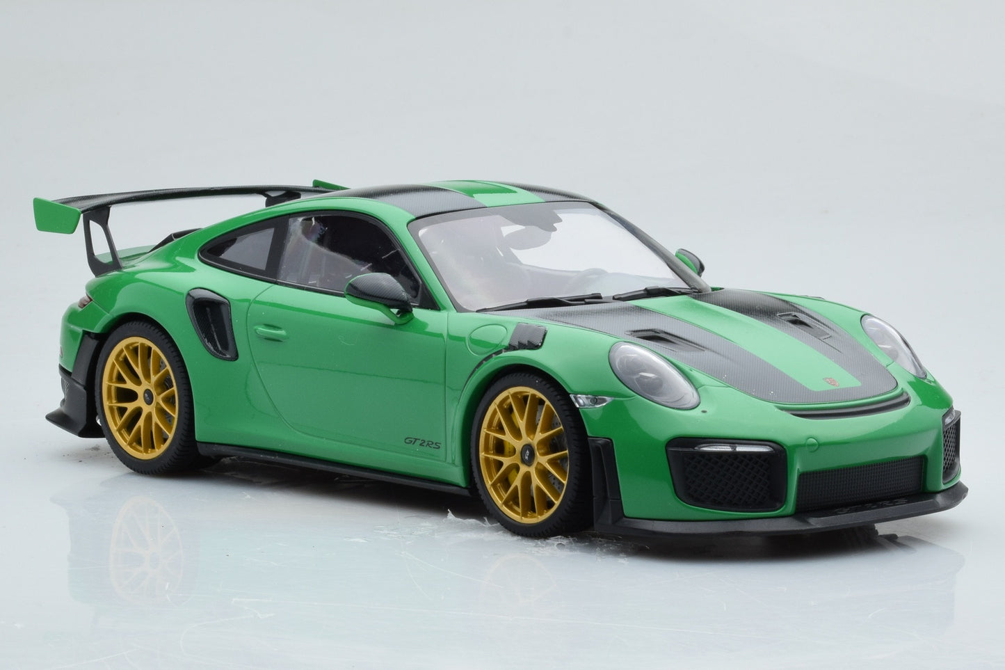 Minichamps 2018 Porsche 911 991.2 GT2 RS Viper Green w/ Weissach Package, Gold Wheels 1:18 SEALED, LIMITED