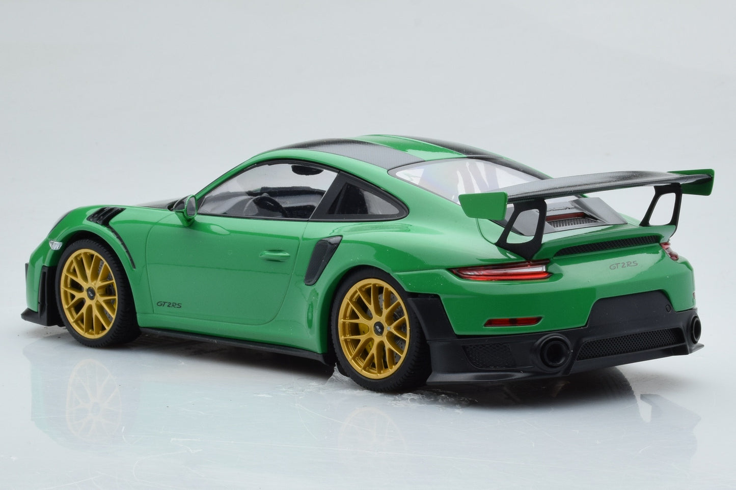 Minichamps 2018 Porsche 911 991.2 GT2 RS Viper Green w/ Weissach Package, Gold Wheels 1:18 SEALED, LIMITED