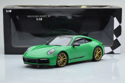 Minichamps 2019 Porsche 911 992 Carrera 4S Python Green 1:18