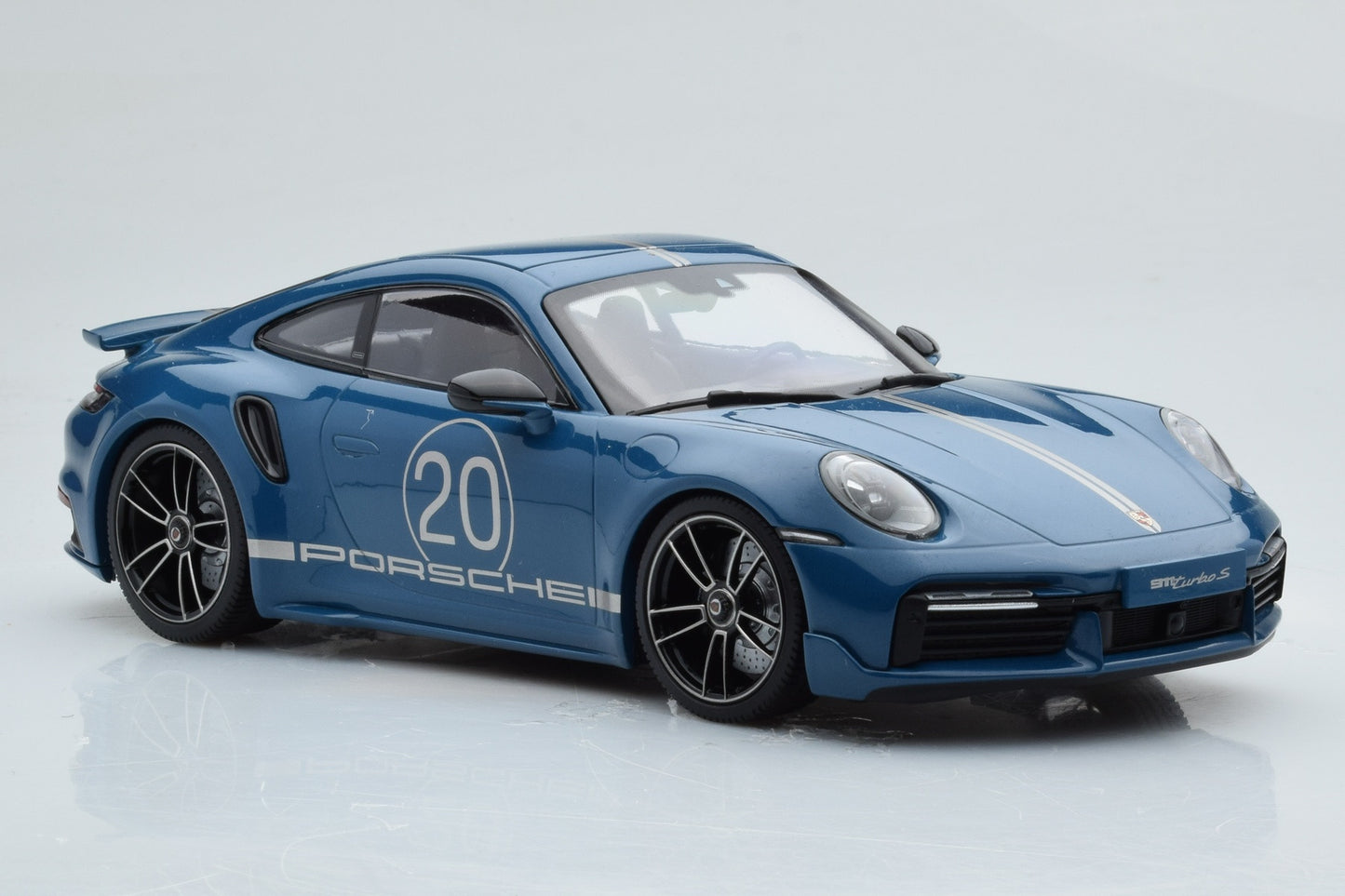 Minichamps 2021 Porsche 911 992 Turbo S Blue 1:18 SEALED