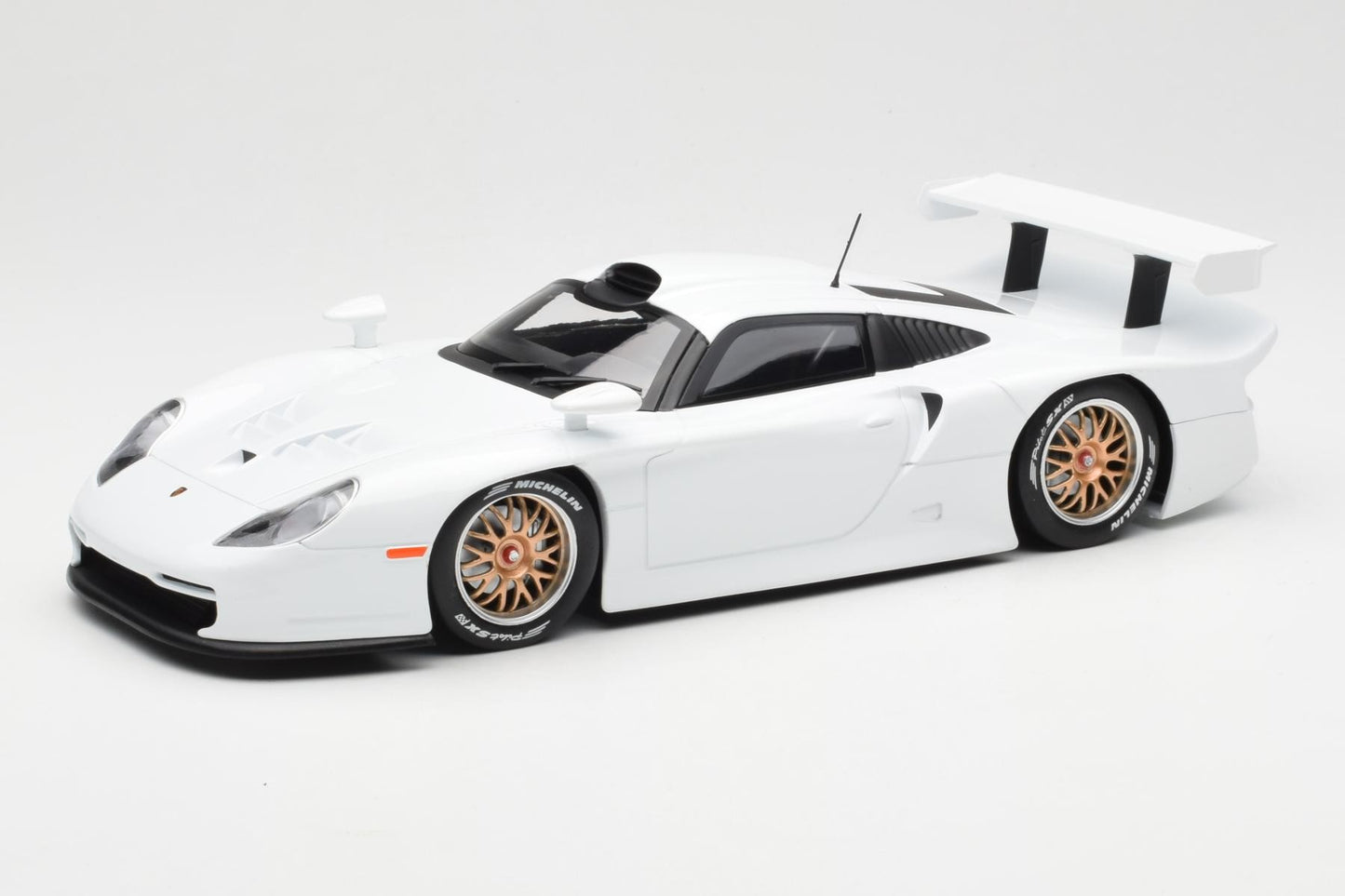 Werk83 1997 Porsche 911 (996) GT1 Street Version White 1:18