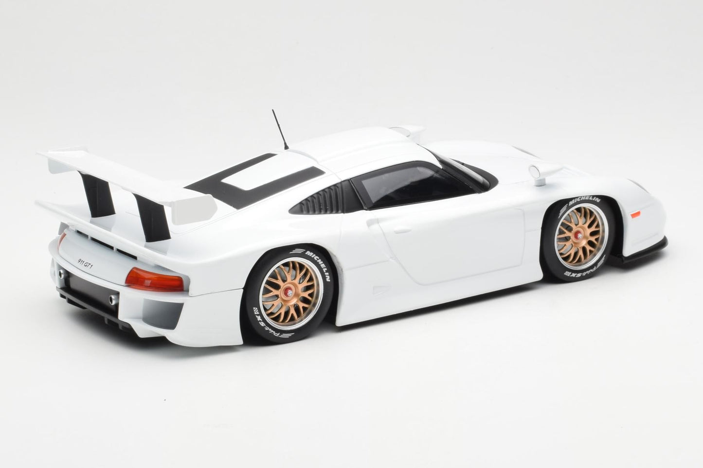 Werk83 1997 Porsche 911 (996) GT1 Street Version White 1:18