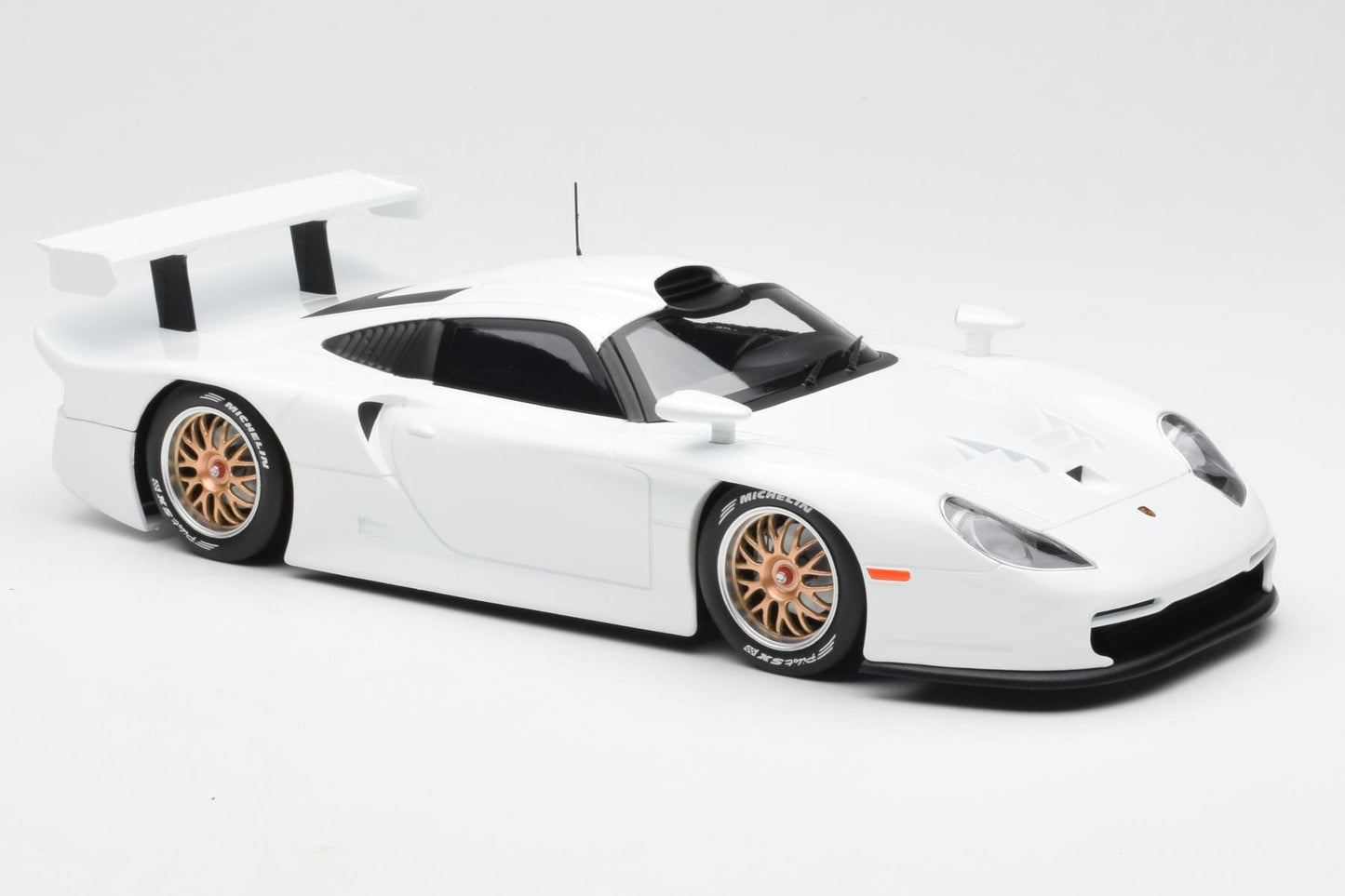 Werk83 1997 Porsche 911 (996) GT1 Street Version White 1:18