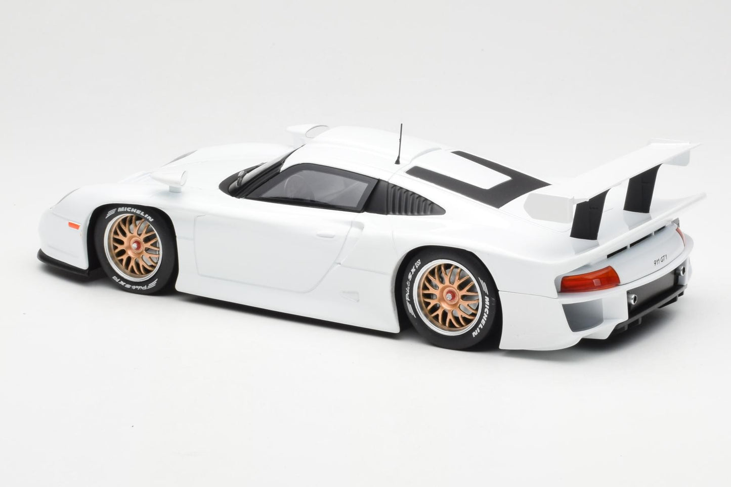 Werk83 1997 Porsche 911 (996) GT1 Street Version White 1:18