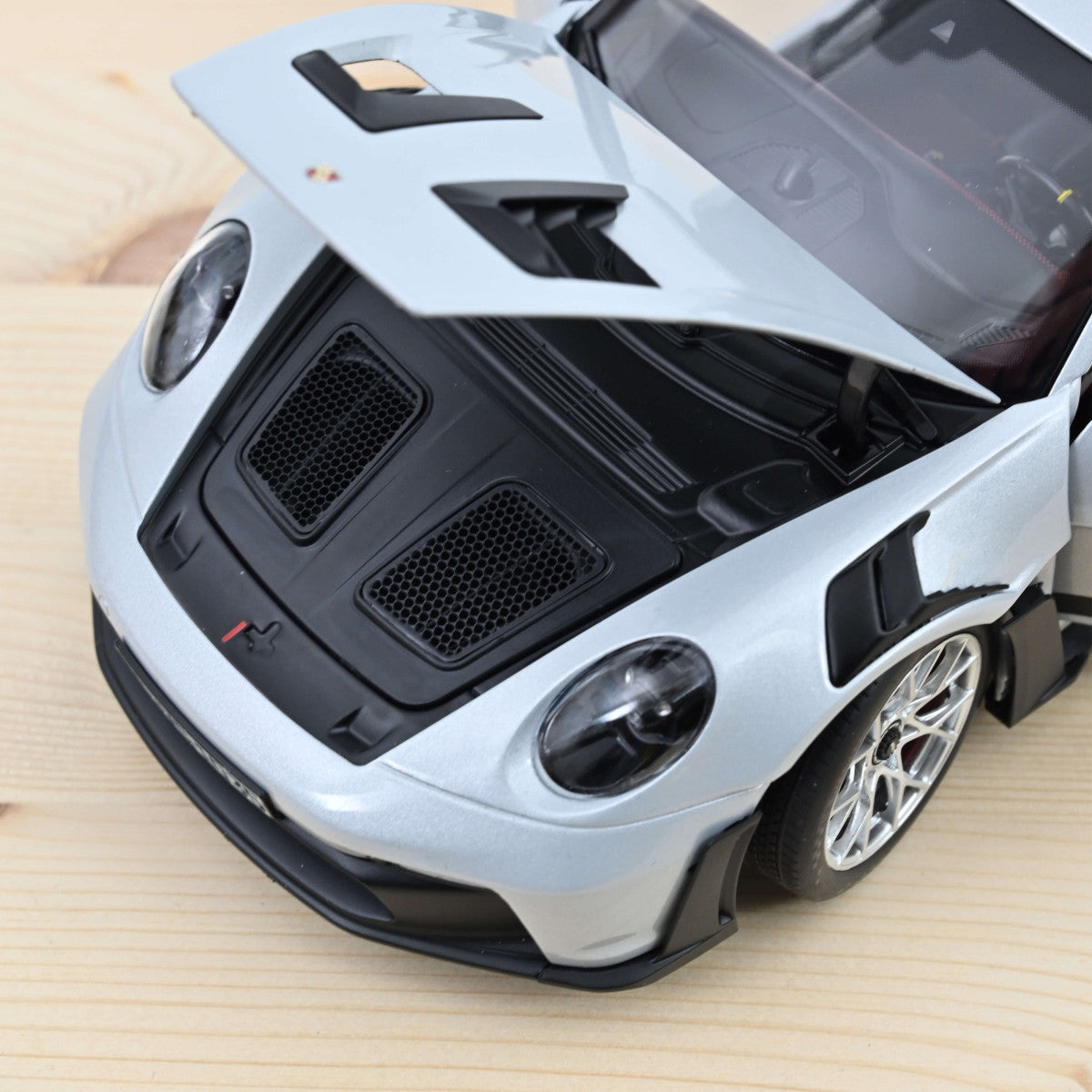 Norev Porsche 911 992 GT3 RS Ice Grey 1:18