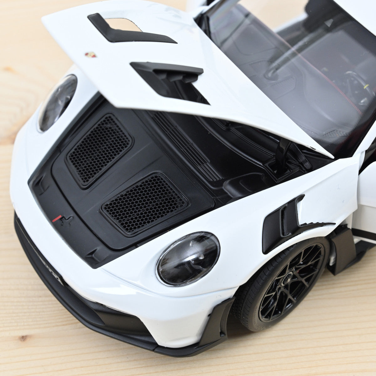 Norev Porsche 911 992 GT3 RS White w/ Black Wheels 1:18