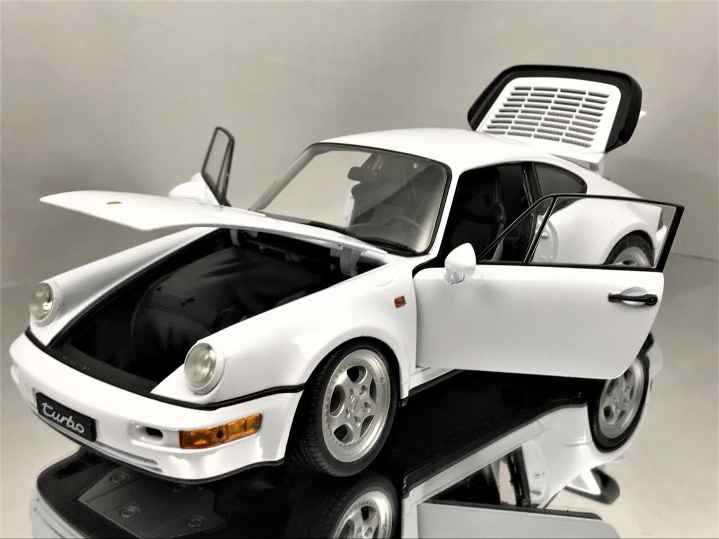 Welly 1990 Porsche 911 (964) Turbo 3.6 White 1:18