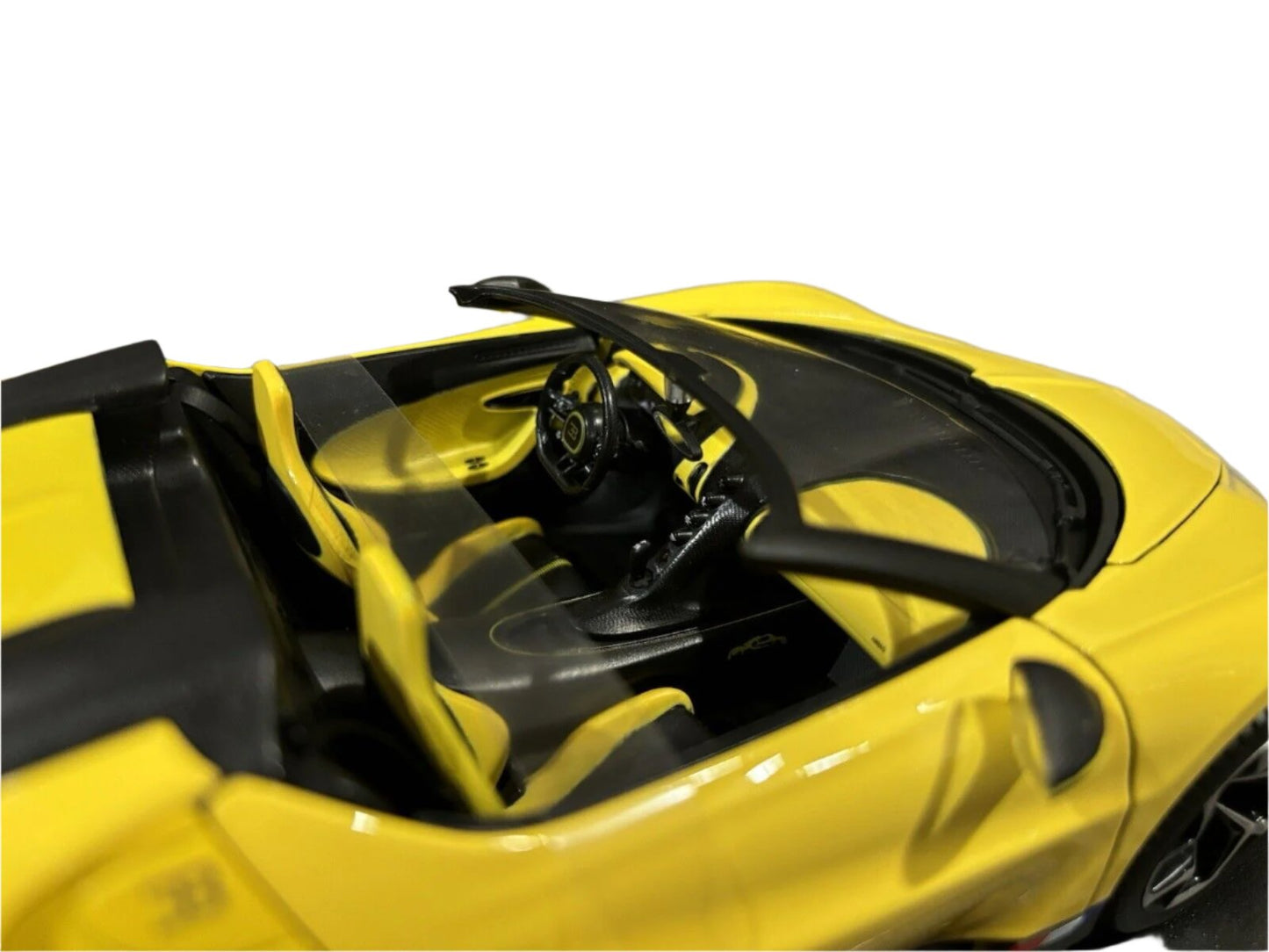 Maisto Bugatti Mistral Yellow w/ Black 1:18