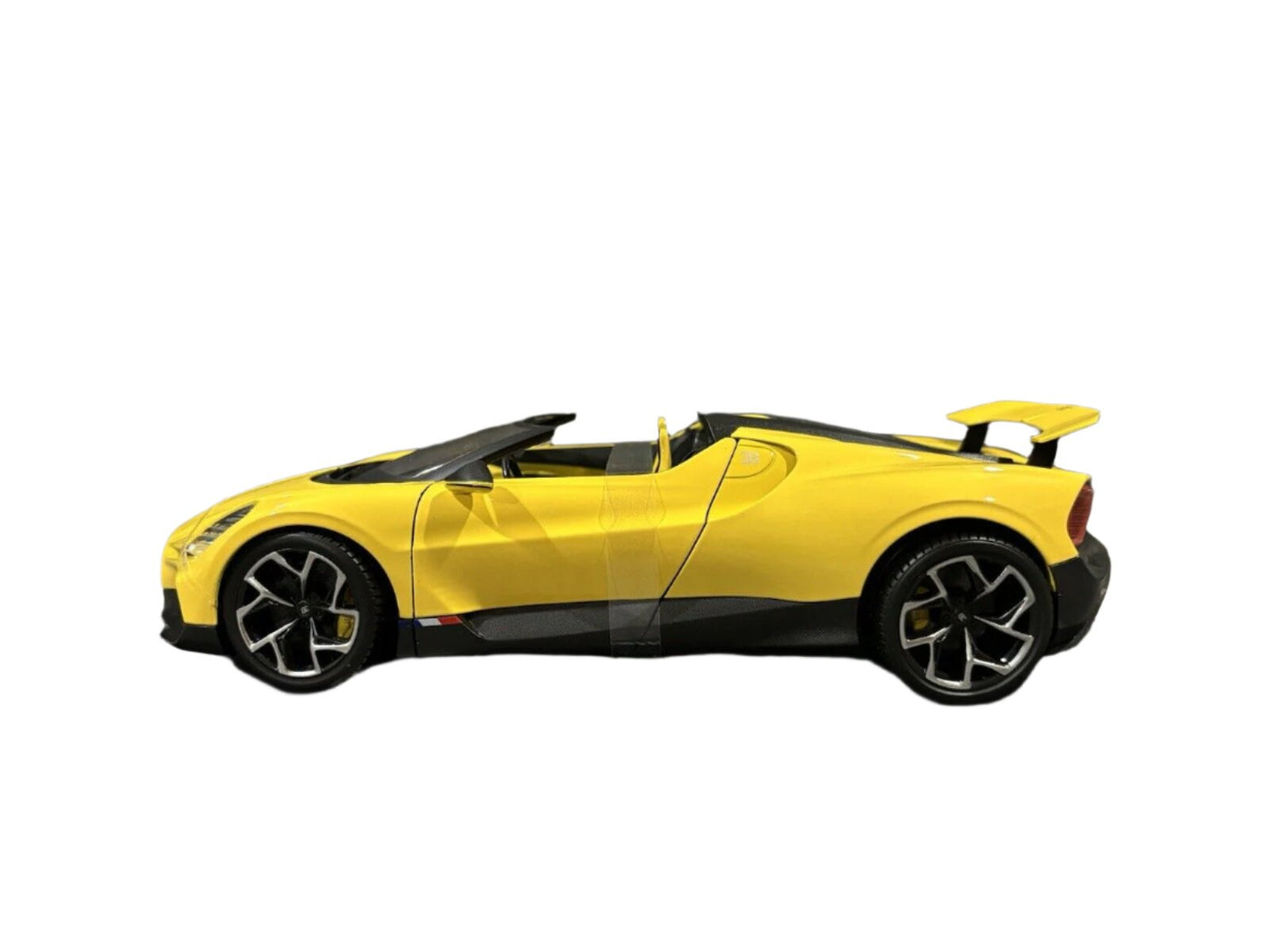 Maisto Bugatti Mistral Yellow w/ Black 1:18