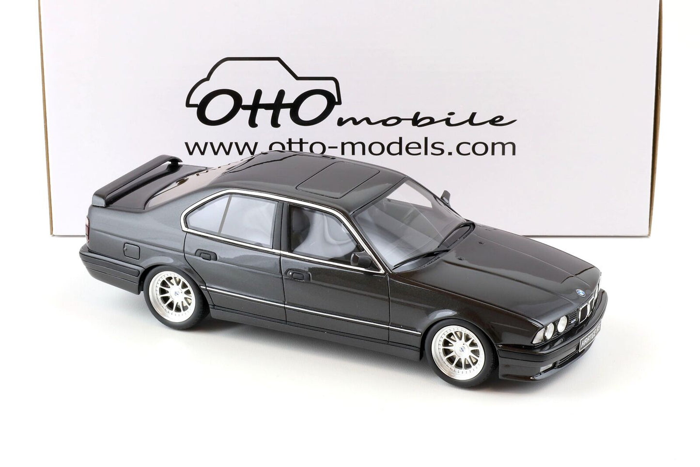 Otto 1989 BMW M5 E34 Hartge H5 V12 Diamond Black Metallic 1:18