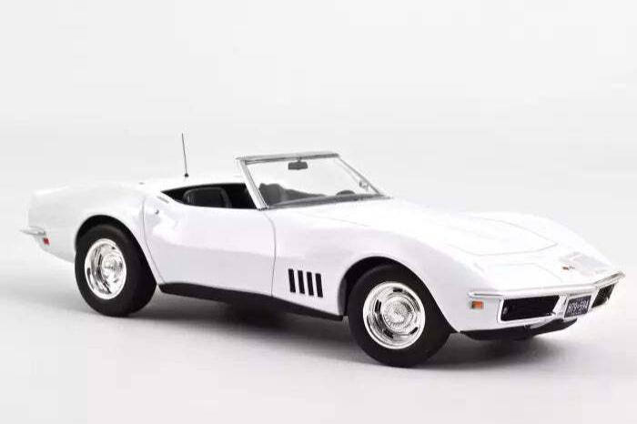 Norev 1969 Chevy Corvette C3 Convertible Can Am White 1:18