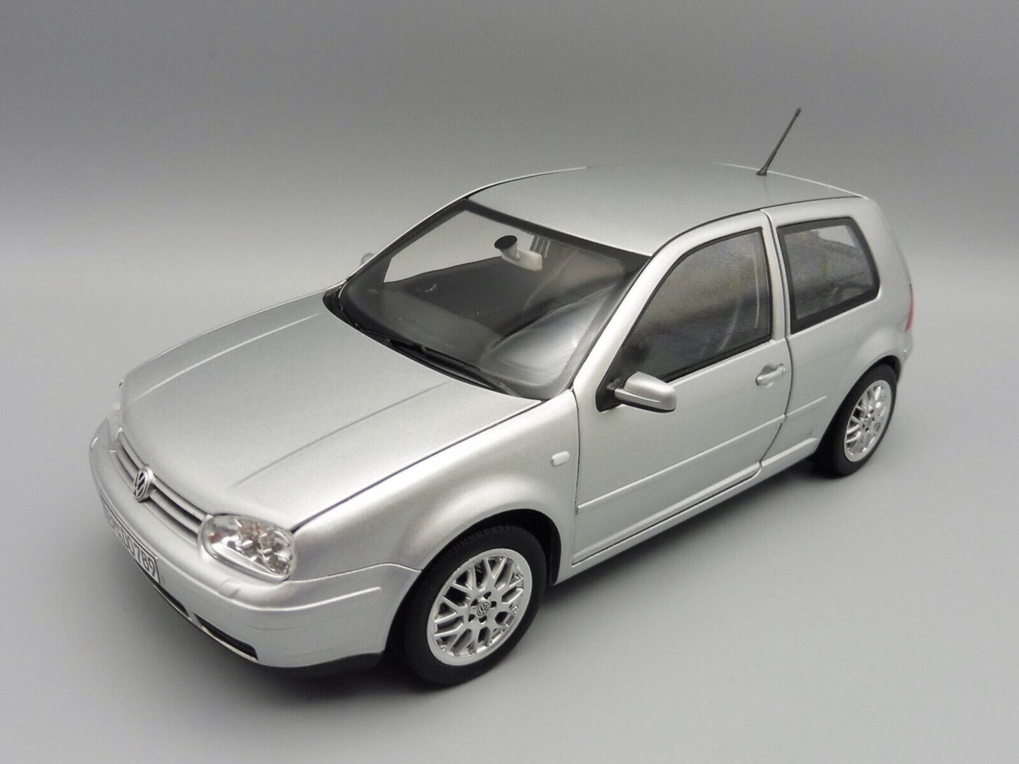 Norev 1998 Volkswagen Golf GTI MK IV Reflex Silver 1:18