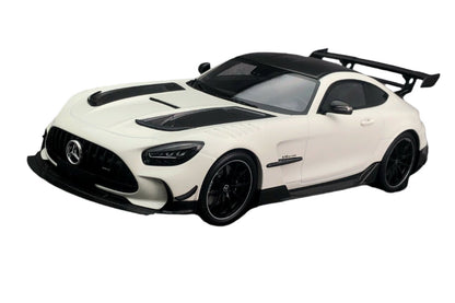 Minichamps 2020 Mercedes Benz AMG GT V8 Black Series White w/ Carbon Fiber 1:18 LIMITED, SEALED