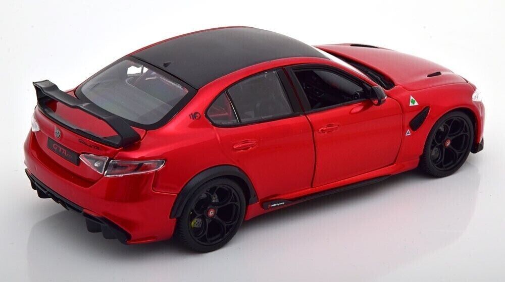 Bburago 2022 Alfa Romeo Giulia Rosso GTAm Red Metallic 1:18