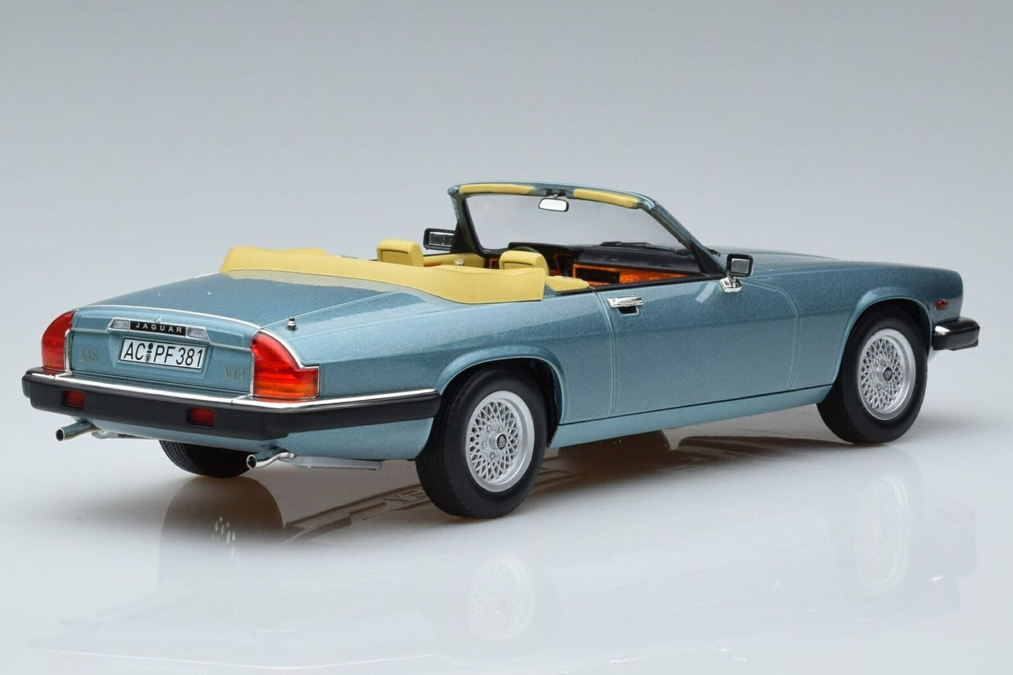 Norev 1988 Jaguar XJ-S Cabriolet Light Blue 1:18