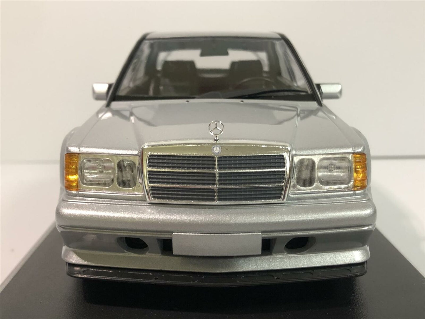 Minichamps 1990 Mercedes Benz 190E (W201) EVO II 2.5 16V Silver 1:18 SEALED