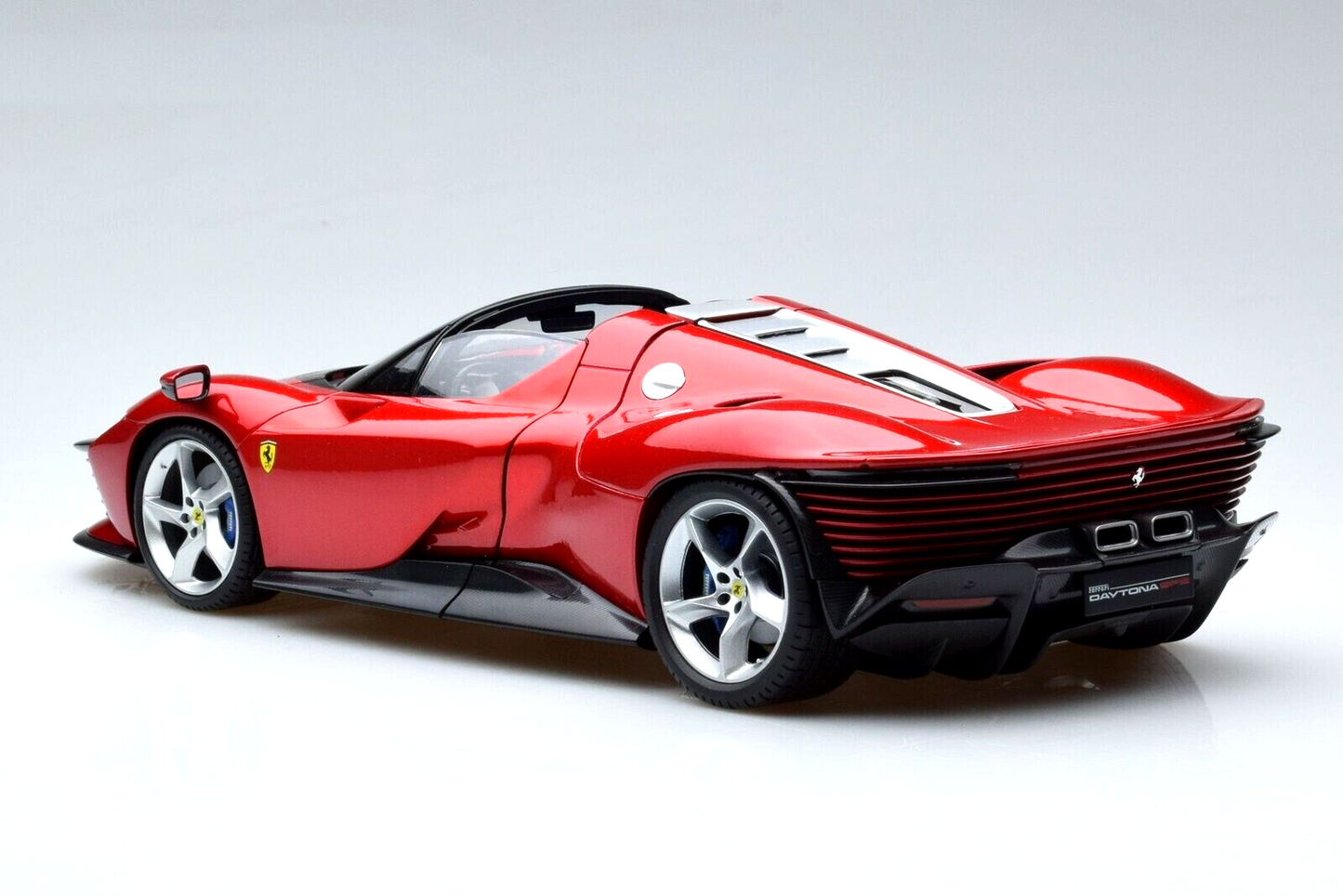 Bburago 2022 Ferrari Daytona SP3 Open Roof Rossa Magma Red Metallic 1:18