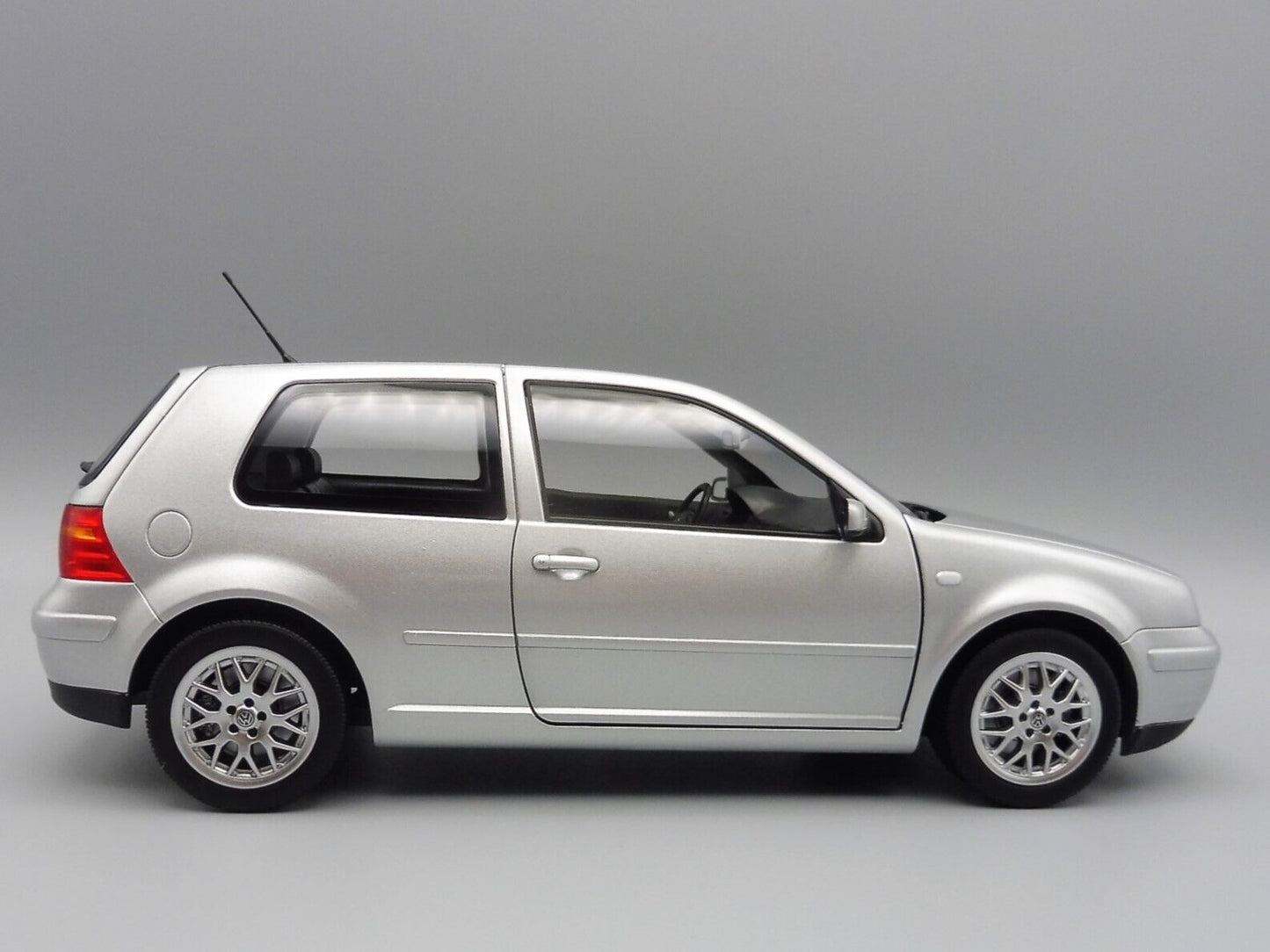 Norev 1998 Volkswagen Golf GTI MK IV Reflex Silver 1:18