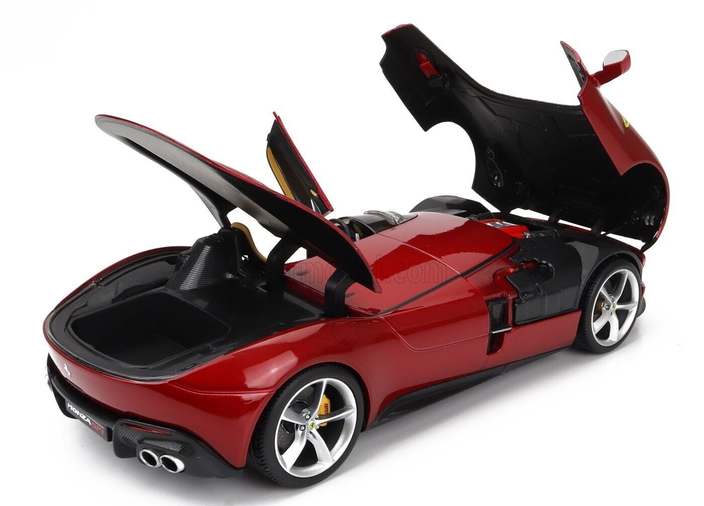 Bburago 2018 Ferrari Monza SP1 Rossa Monza Red Metallic 1:18