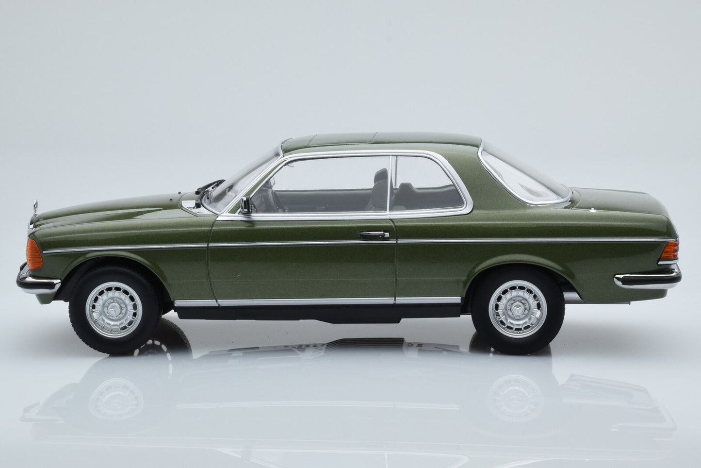 Norev 1:18 1980 Mercedes-Benz 280 CE W123 Green Metallic