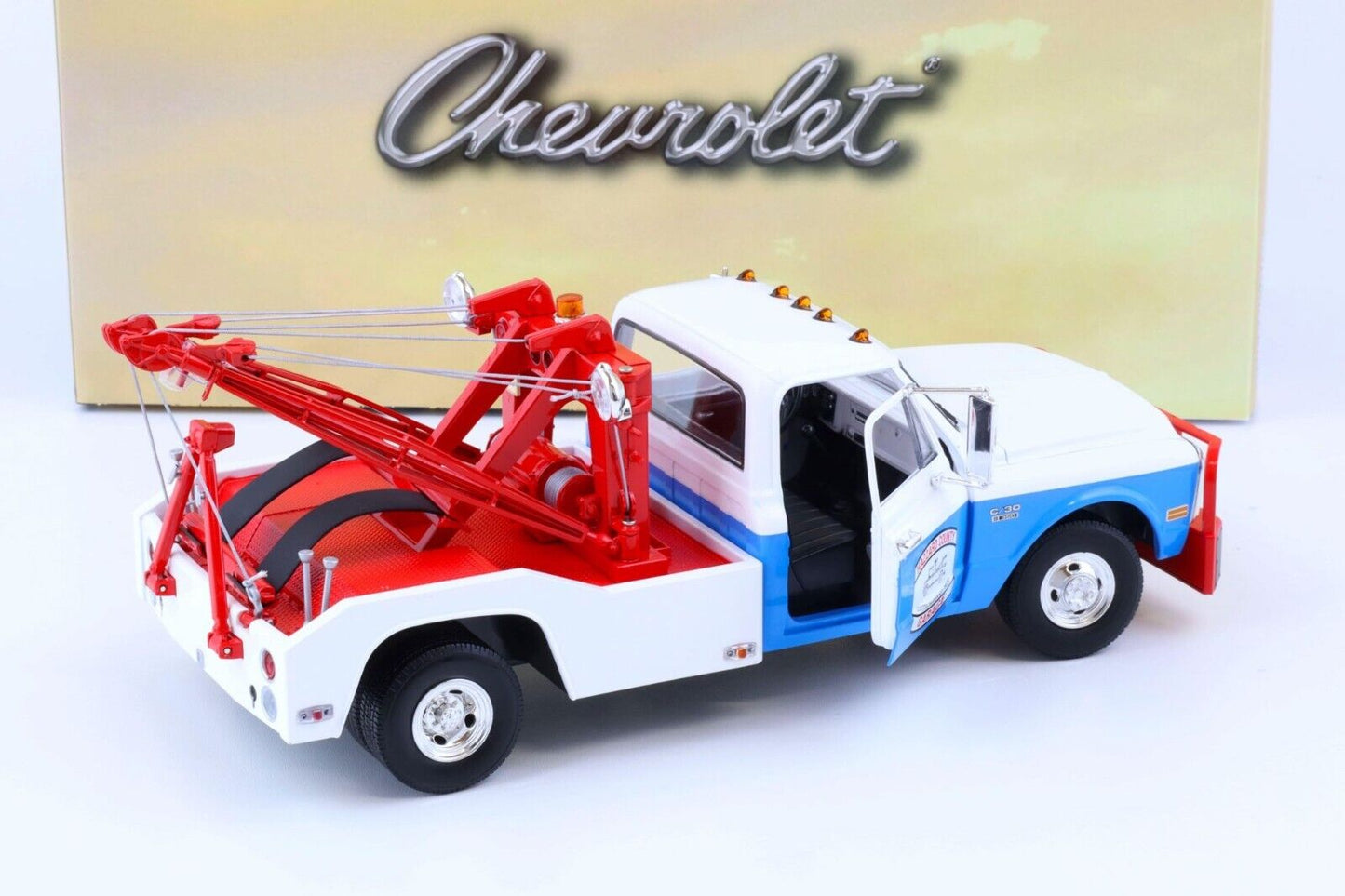 Greenlight 1969 Chevrolet C-30 Dually Wrecker Hazard County Garage White 1:18